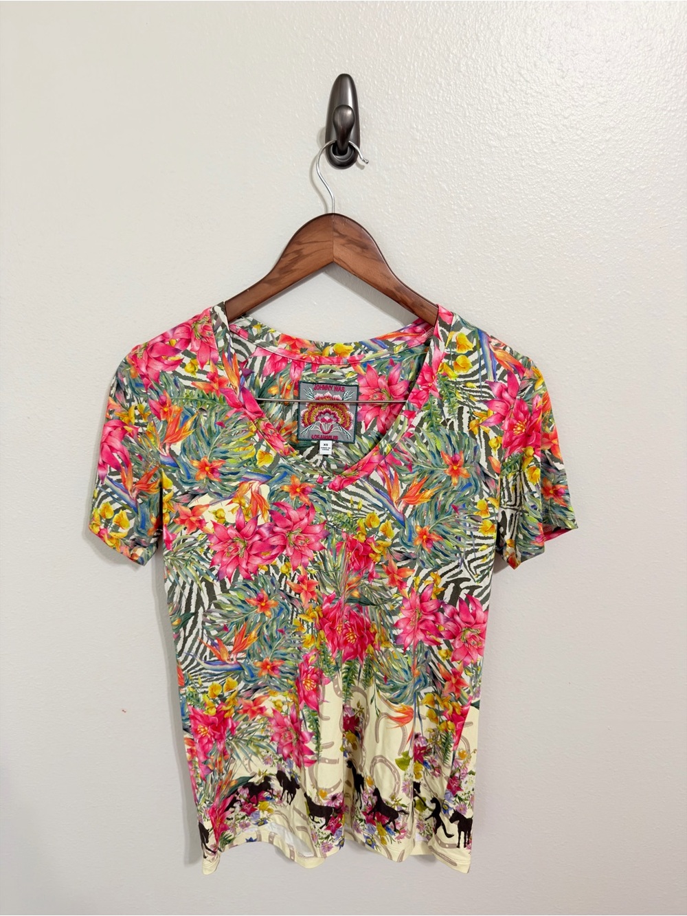 Johnny Was Los Angeles "Seabiscuit" Favorite Short Sleeve V-Neck Tee
